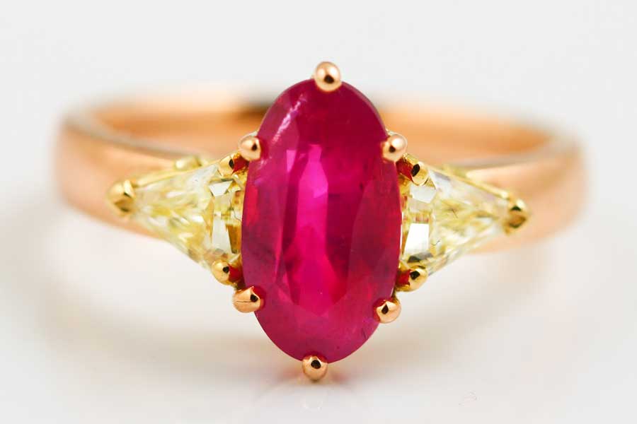 18K ROSE AND YELLOW GOLD, RUBY AND YELLOW DIAMOND RING